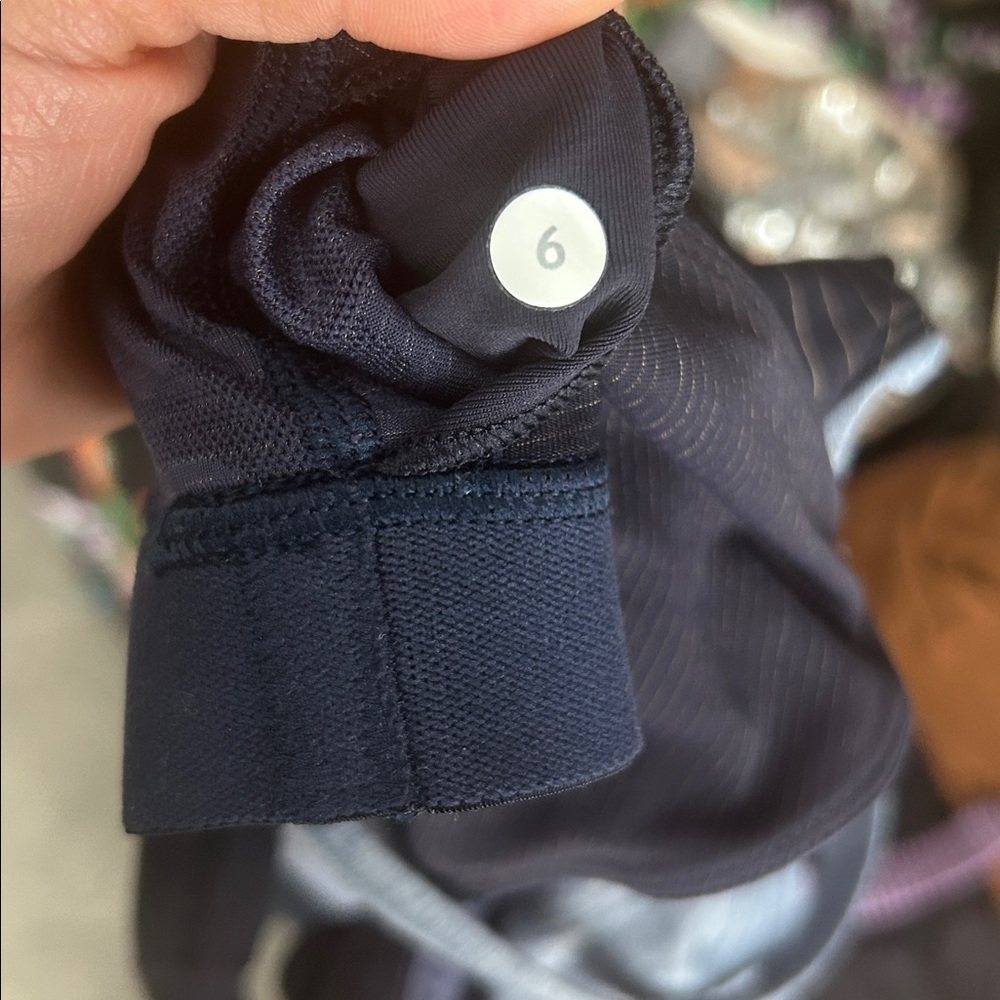 Lululemon Size 6 Heathered Blue Strappy Crossback Built In Bra Tank Top - Picture 7 of 9